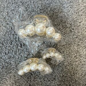 Elegant Pearl Hair Clips